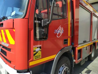 Château-Gontier. Un camion percute un arbre, la circulation coupée